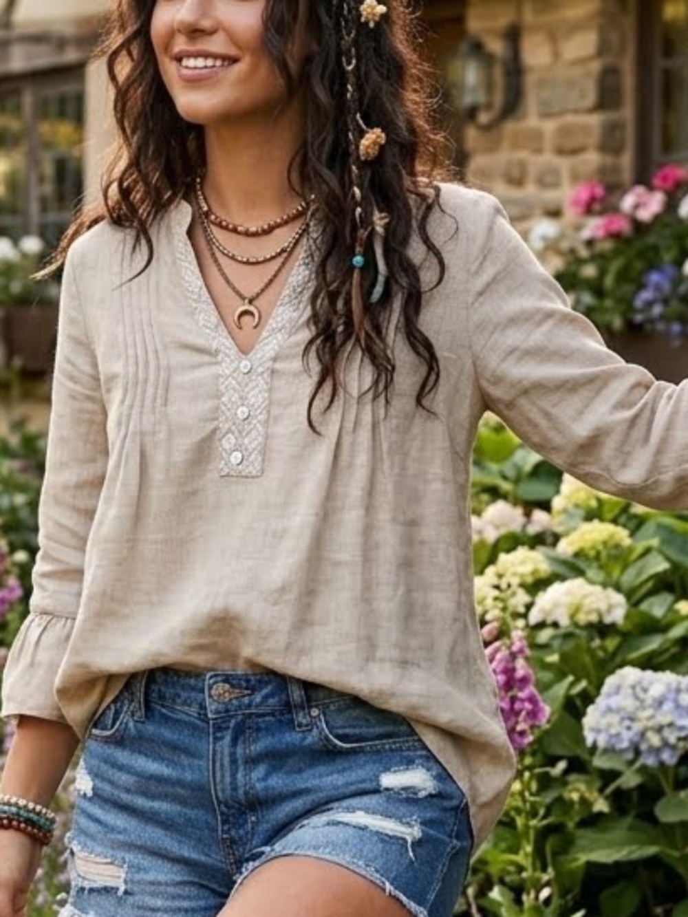 Neiman Marcus Pure Linen w. Embroidered V-neck 3/4 Sleeve Top | Size: Small Sand